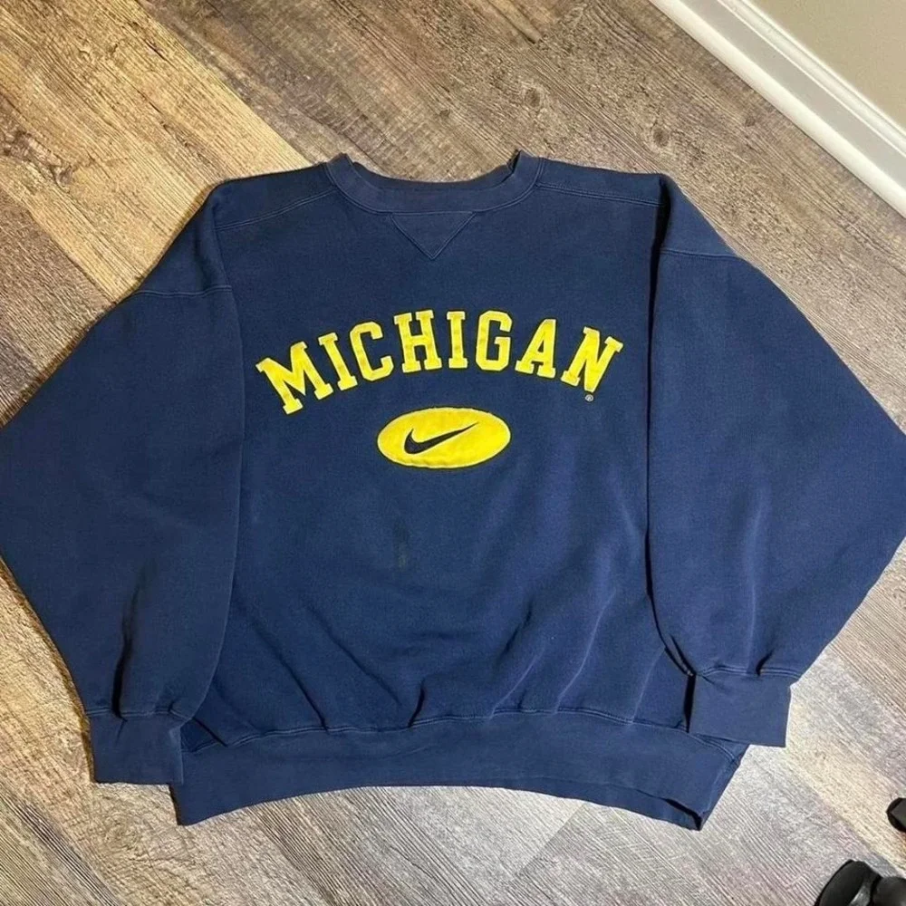 Vintage 1990s Nike university of‎ Michigan sweatshirt Size XL